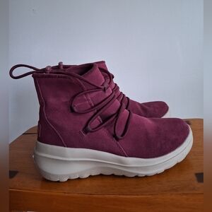 Skechers Women's Ultra GO Boots Wine Size 6